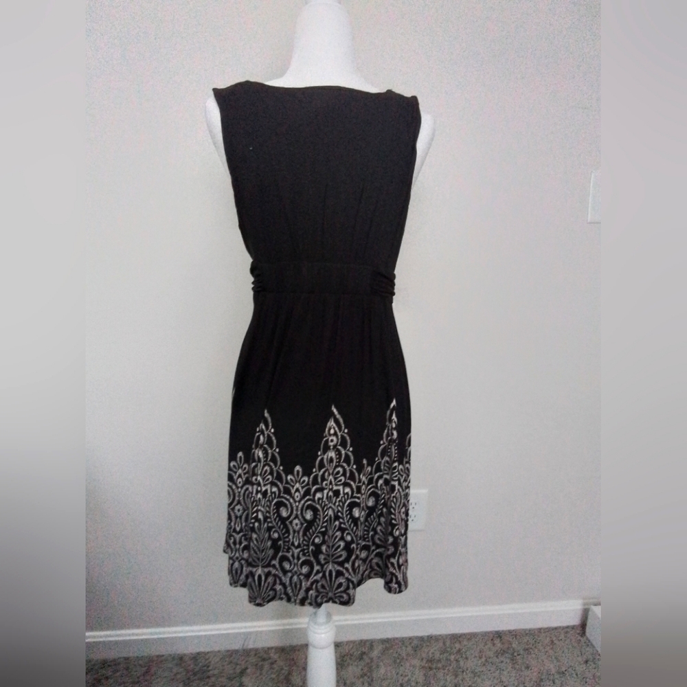 Elle Black and white dress